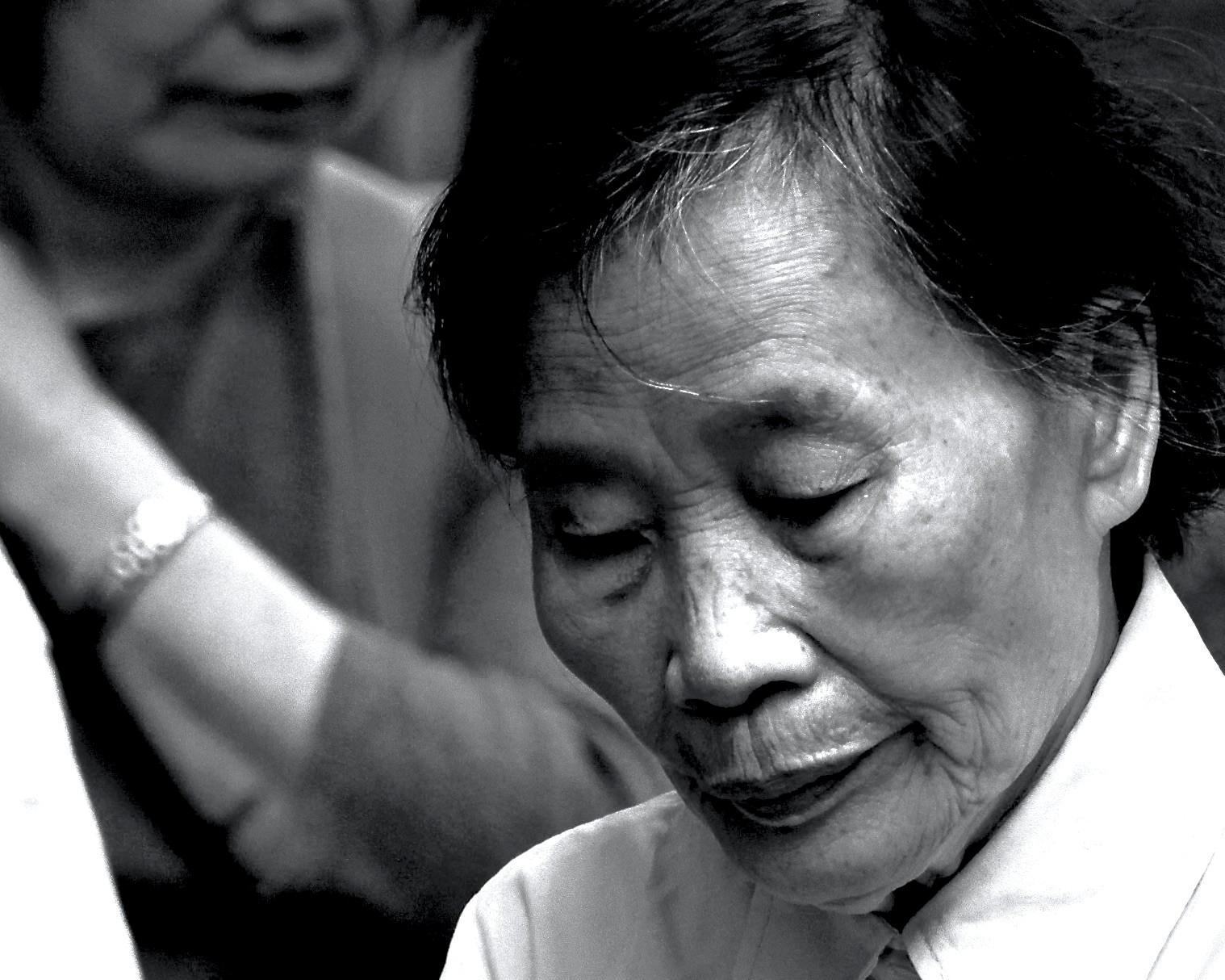 Woman at the outdoor vegetable market, Tai Kok Tsui, Hong Kong, 2014